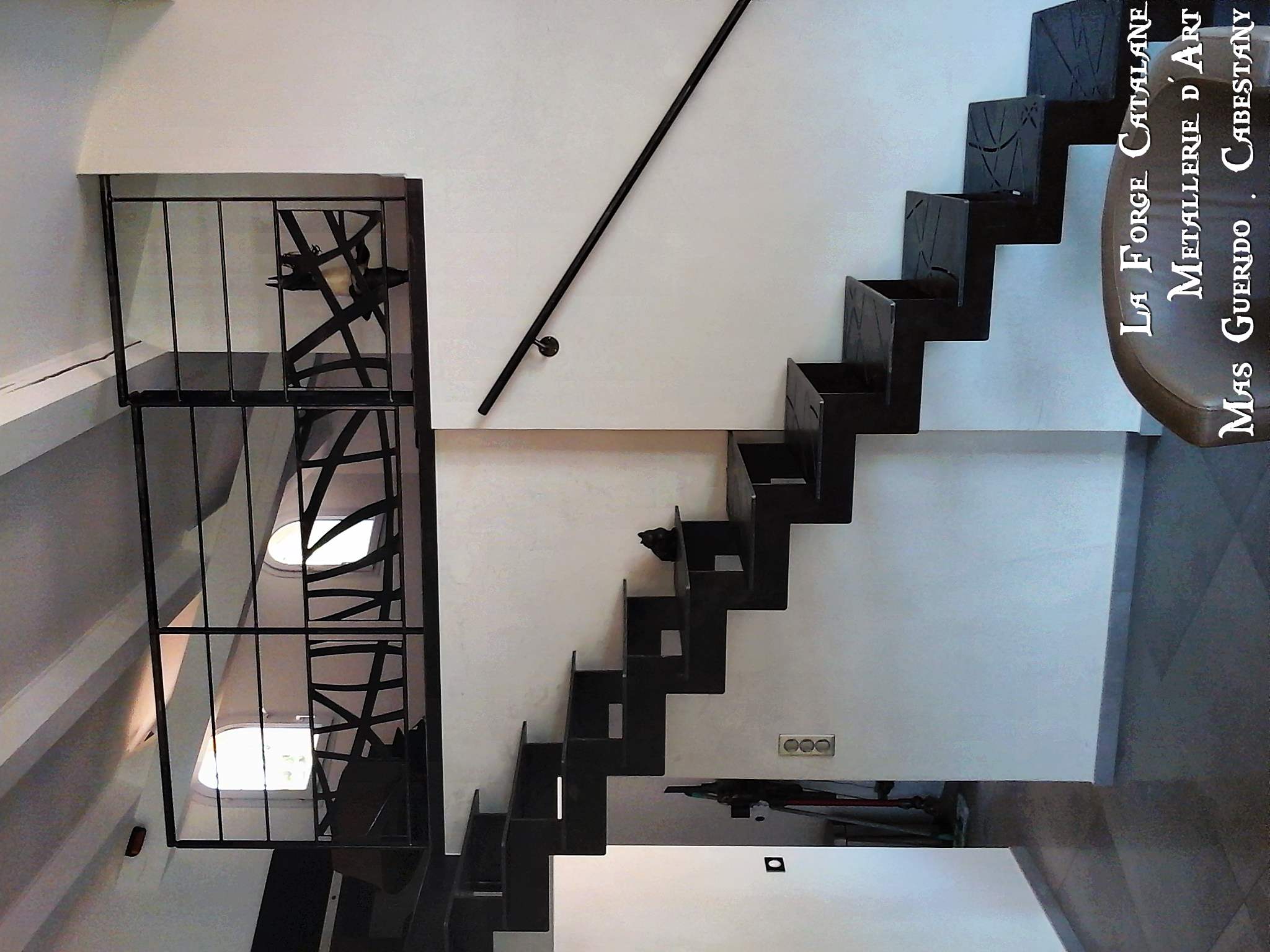 garde corps escalier decoupe laser soubassement tole forge catalane.jpg